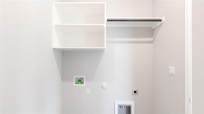 Building Photo - 6313 Empresa Dr