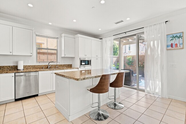 Building Photo - 110 Sugar Cane