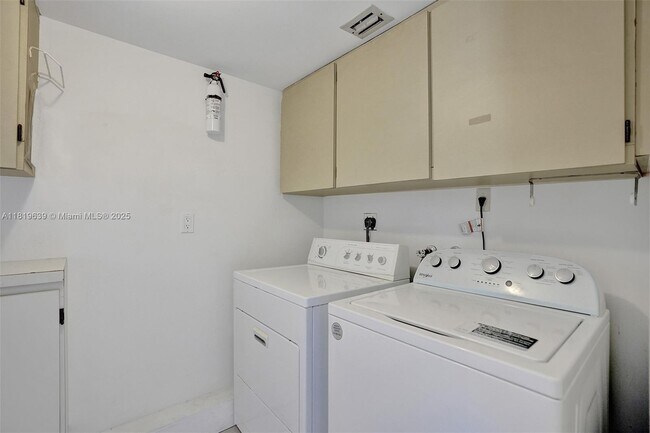 Building Photo - 16500 NE 27th Ave