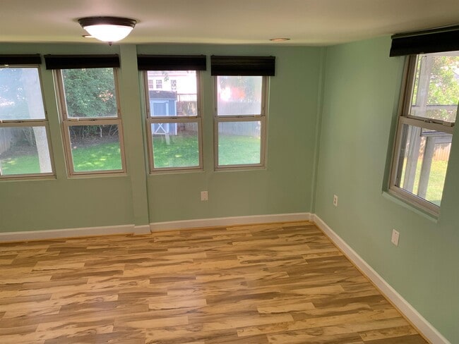 Building Photo - 9511 Singleton Dr