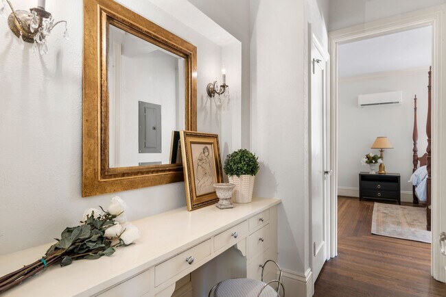 Building Photo - All-Utilities-Included Studio in Historic Bristol Manor | Pet Friendly