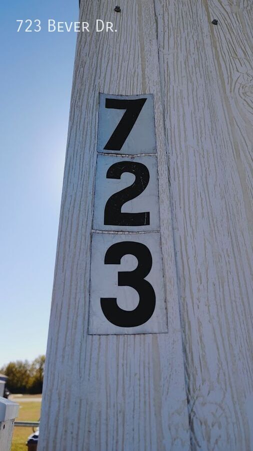 Building Photo - 723 Bever Dr