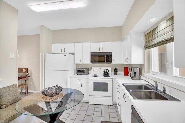 Building Photo - 5040 Harmony Cir