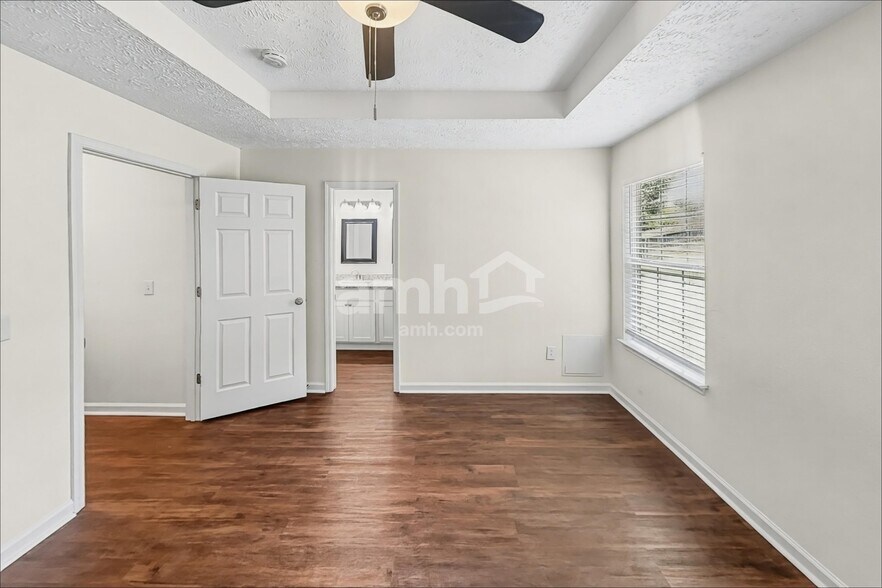 Building Photo - 1856 Portview Dr