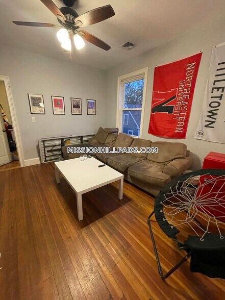 Building Photo - 731 Parker St