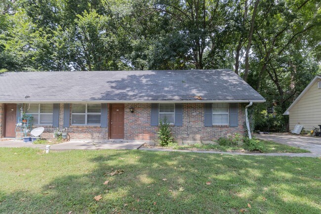 Building Photo - 1613-1615 Radcliffe Dr
