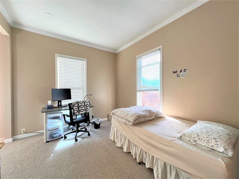 Building Photo - 2530 College Ave