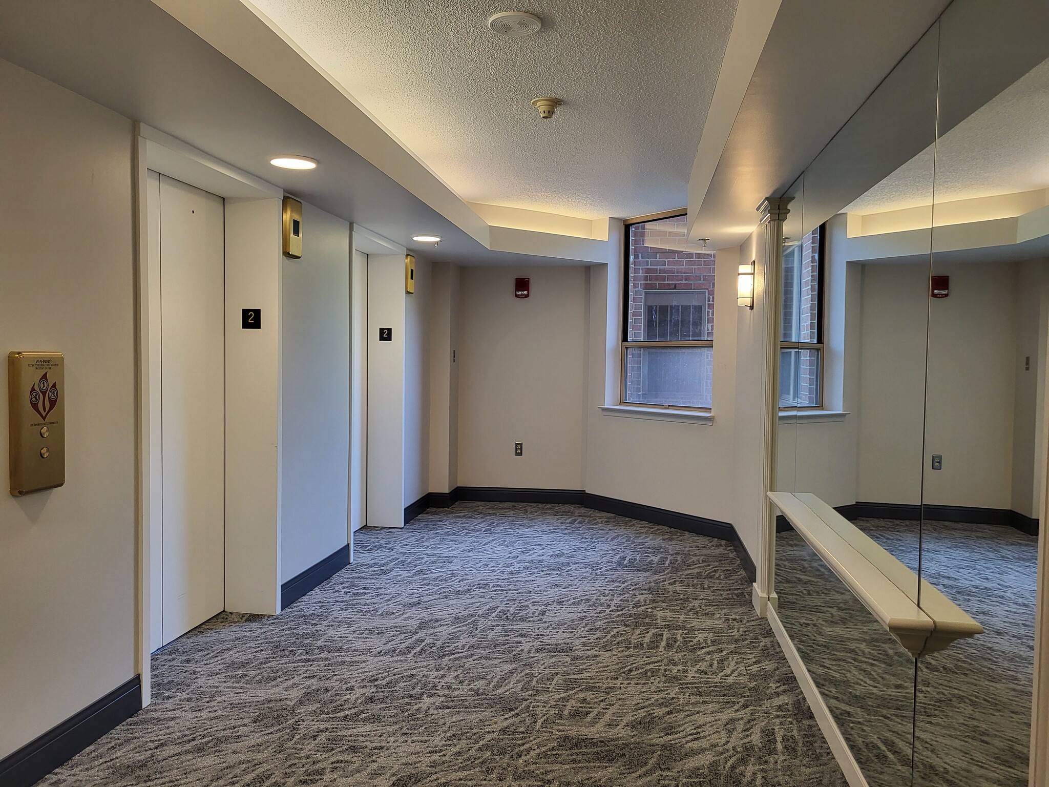Upper floor elevators - 4808 Moorland Ln