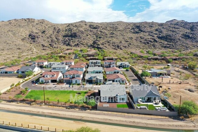 Building Photo - 3130 E Alicia Dr
