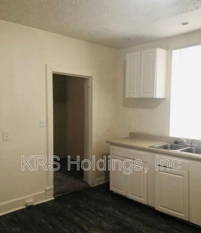 Building Photo - 1212 28th St