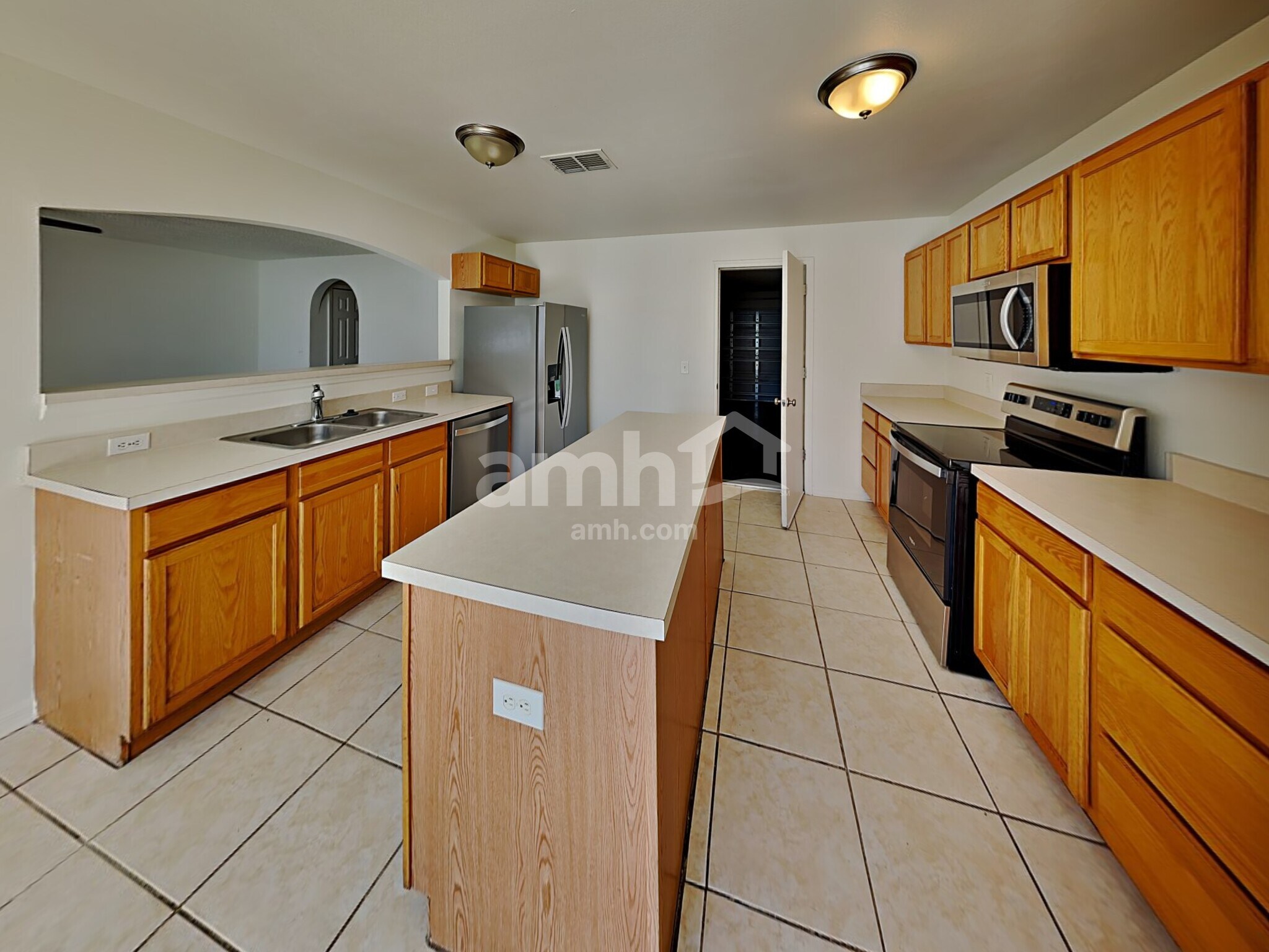 Building Photo - 10619 Opus Dr