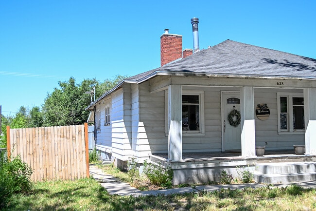 Building Photo - 628 S Main St
