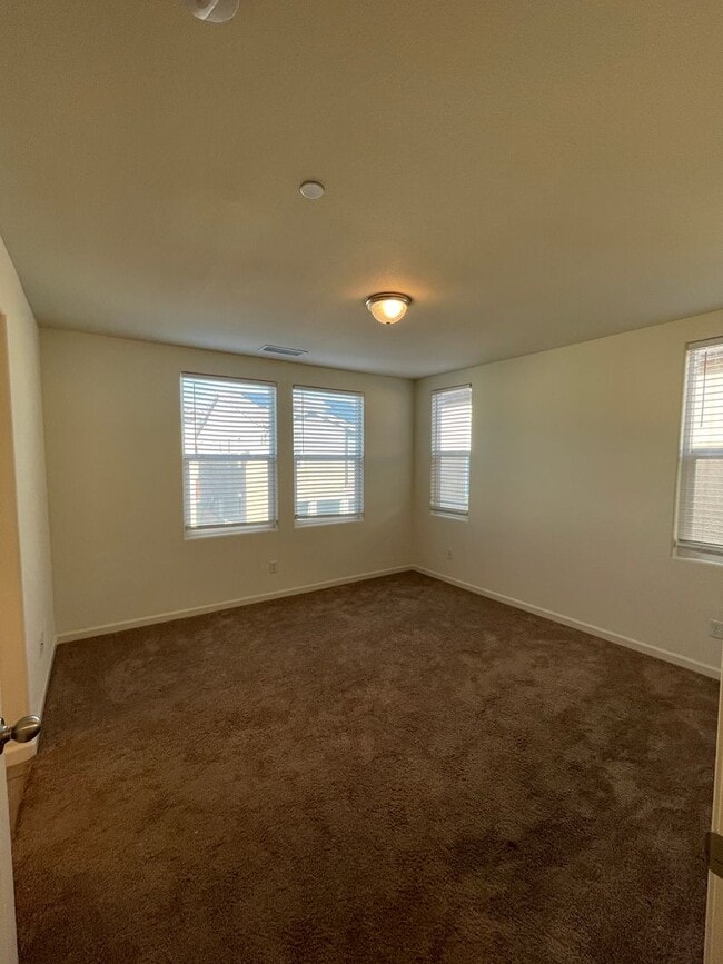 Building Photo - Summer Special $200 Off 1st Month Rent!!!