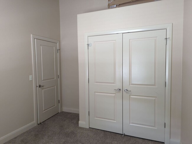 Building Photo - Pet Friendly 2 Bedroom 2 Bathroom Condo.
