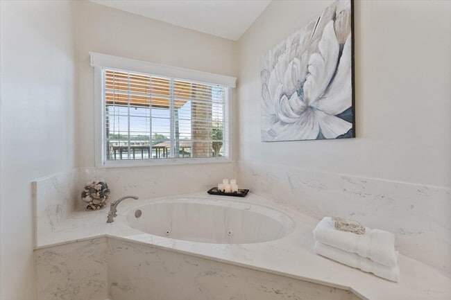 Building Photo - 225 Capetown Way