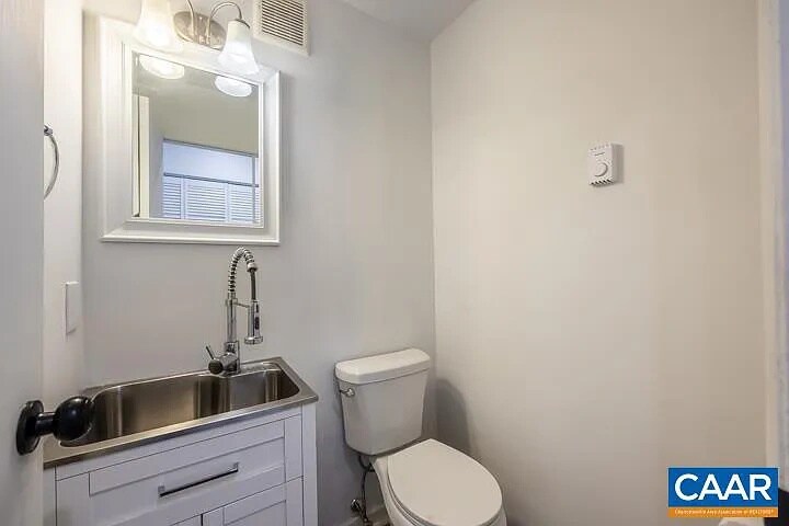 Half bath - 800 Ridge St