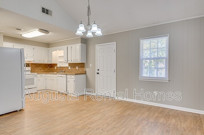 Building Photo - 4505 Colonial Rd