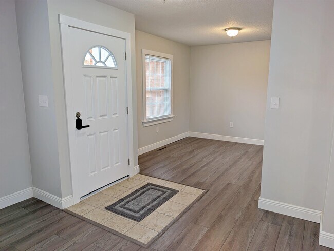 Building Photo - 103 Cherry Ave