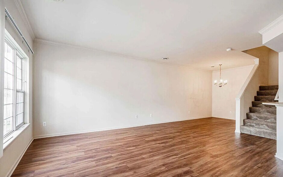 Building Photo - 2080 Cloverly Ln