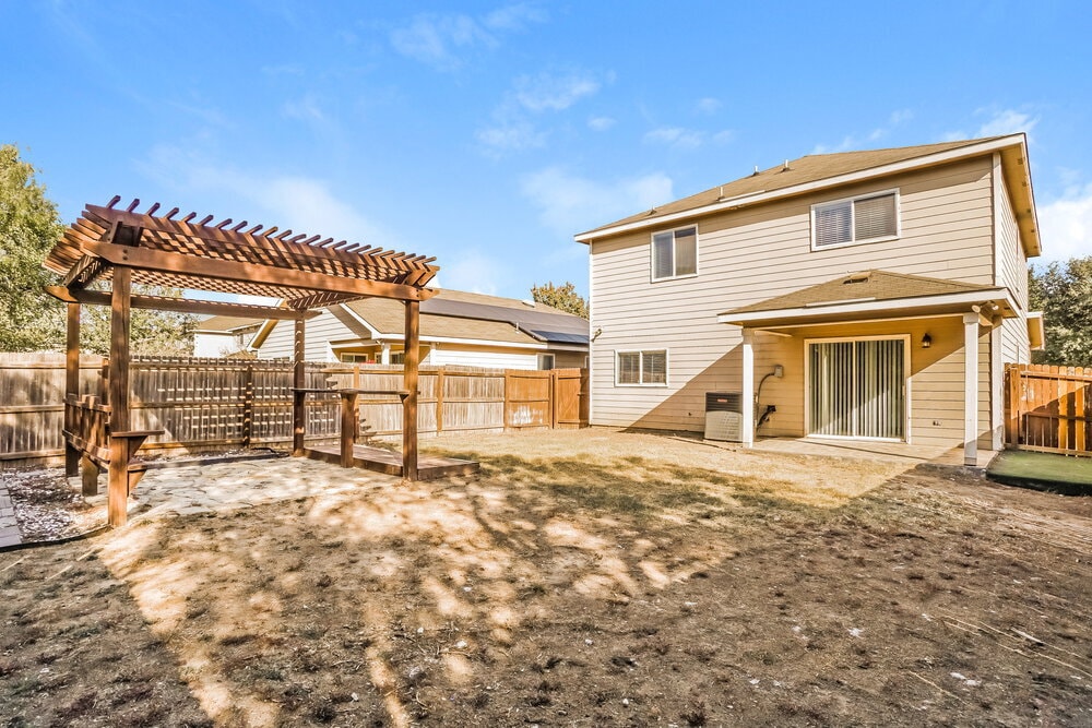 Building Photo - 9331 Maple Silver