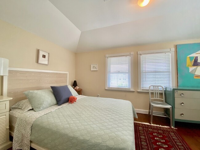 Building Photo - 306 5th Ave