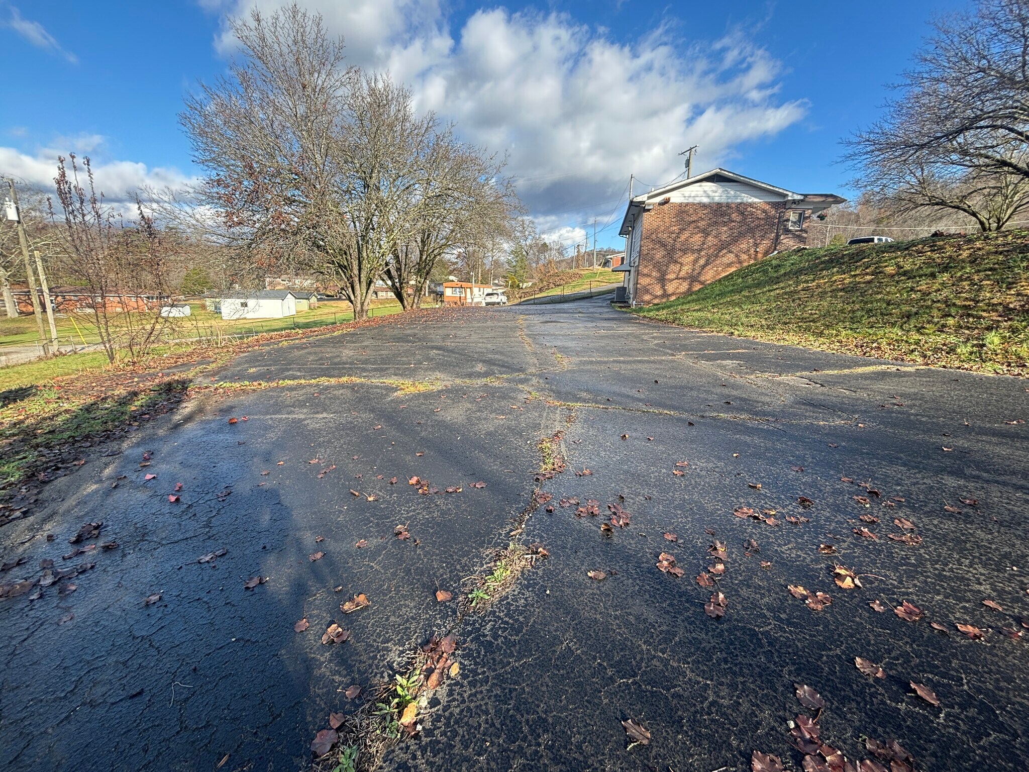 Large parking are behind property - 2643 Lake City Hwy