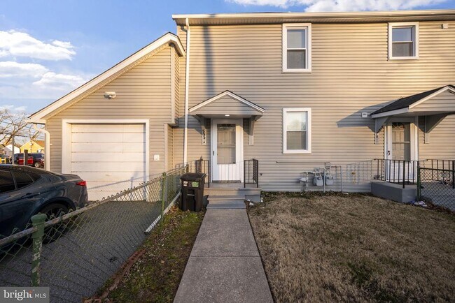 Building Photo - 555 S Marlyn Ave