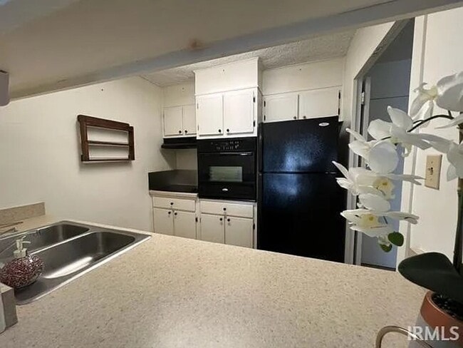 Building Photo - 1100 Erie Ave