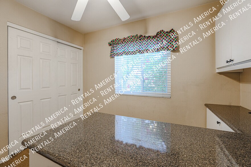 Building Photo - 6325 W Potter Dr