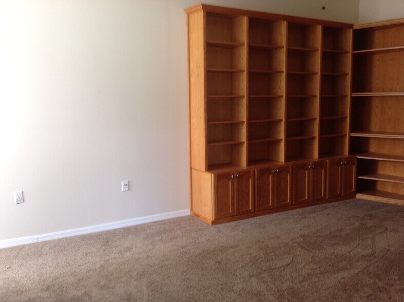Building Photo - 2533 Stanhope Dr