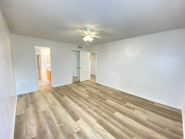 Building Photo - 2751 N Poinciana Blvd