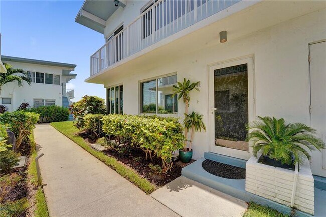 Building Photo - 425 Bayshore Dr