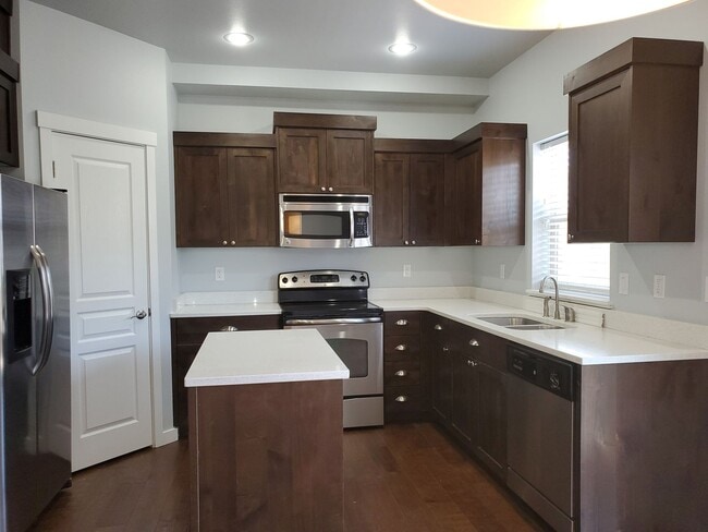 Building Photo - 8779 W Pine Valley Ln