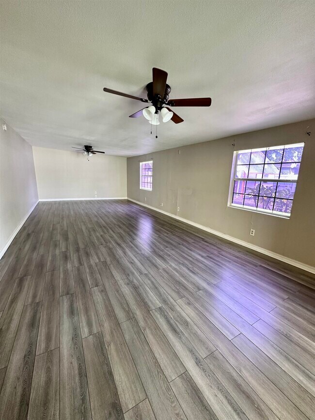 Building Photo - 4610 Retama Dr