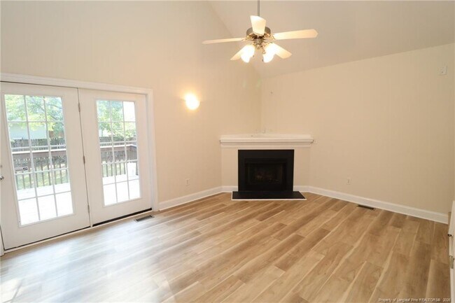 Building Photo - 125 Gremar Dr.