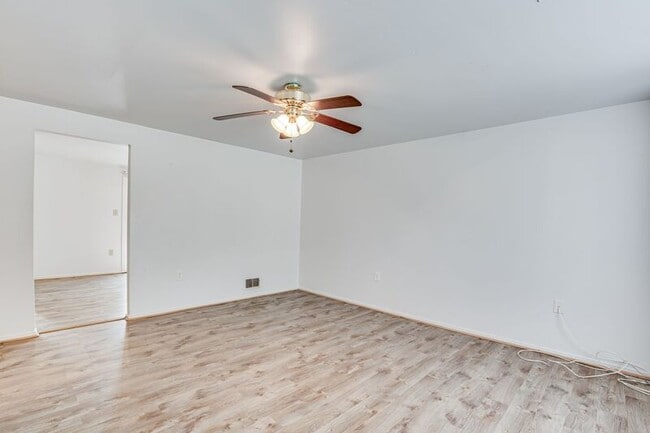Building Photo - 825 Barkley Dr