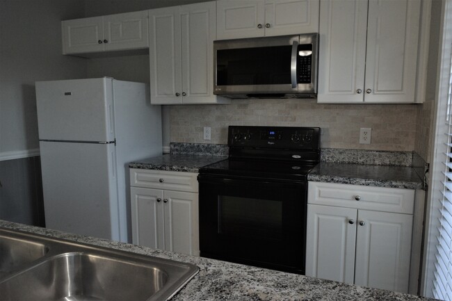 Building Photo - 3012 Nancy Dr