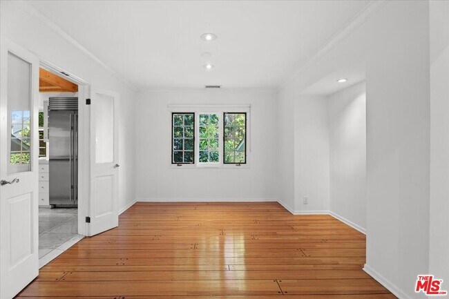 Building Photo - 4031 Hollyline Ave