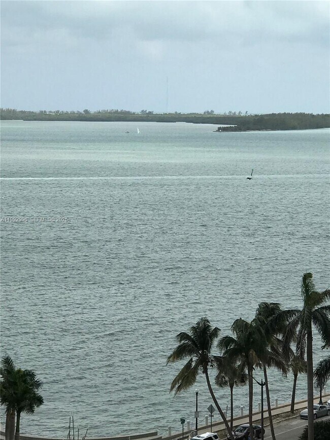 Building Photo - 1300 Brickell Bay Dr