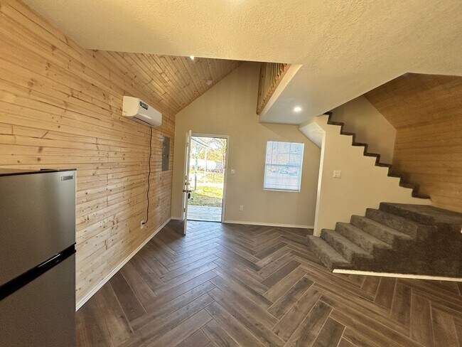 Building Photo - Highview Dr (MN)