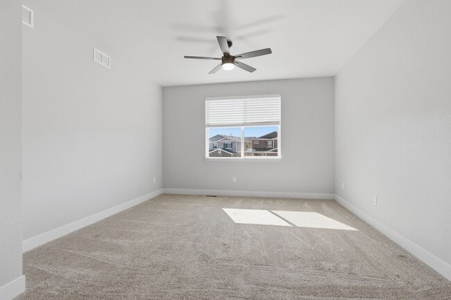 Building Photo - Castle Rock - Rancher 4 bed 3 bath in Crystal Valley!