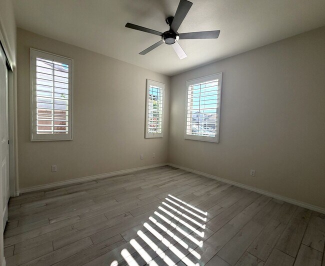 Building Photo - AVAILABLE NOW!! STUNNING 4 Bed/ 3.5 Bath POOL HOME in La Quinta!