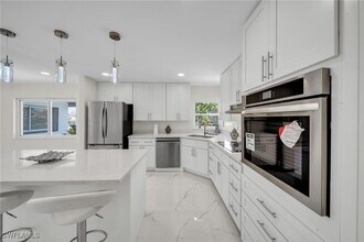 Building Photo - 2106 E Tobago Cir
