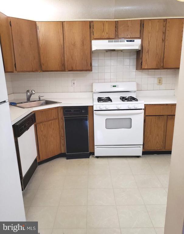 Building Photo - 8 Joyner Ct