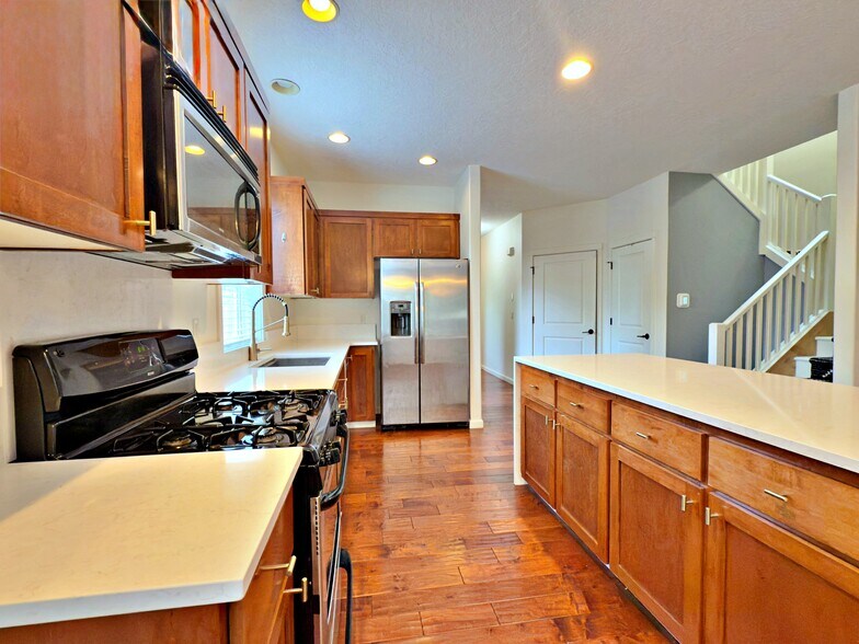 Building Photo - 411 SE 52nd Ave