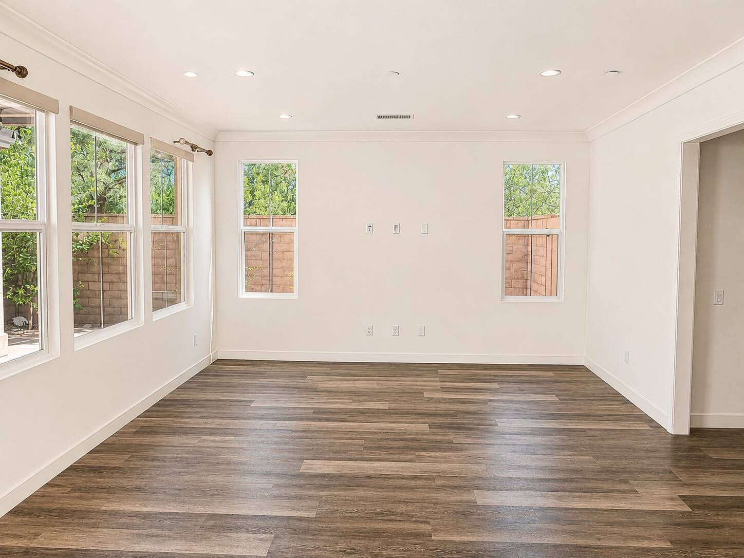 Building Photo - 111 Rodeo