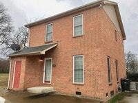 Building Photo - Charming 2-Bedroom, 2.5-Bath Home on Ed Temple Blvd – Convenient Nashville Living!