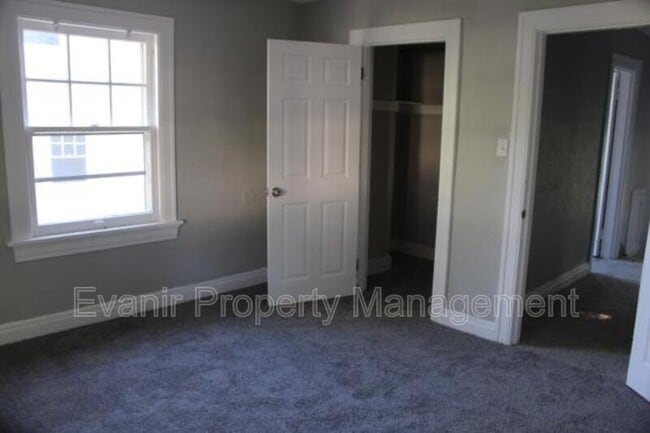 Building Photo - 1568 N Euclid Ave