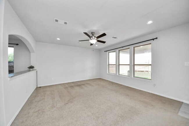 Building Photo - 23714 Via Viale Dr