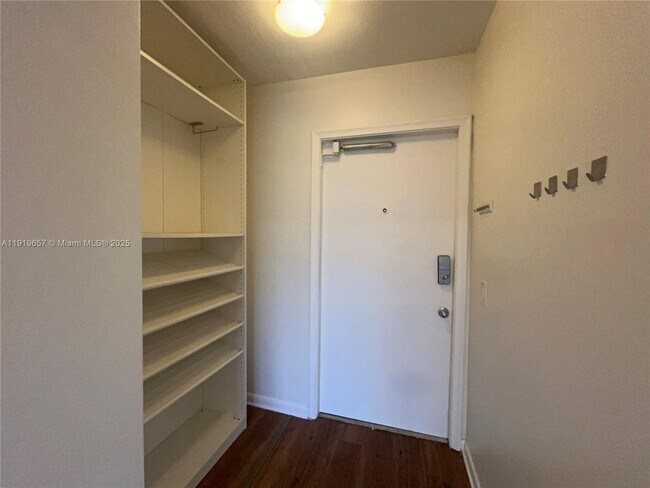 Building Photo - 2471 SW 82nd Ave